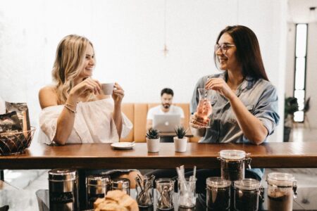 Kaffe til Fest: Den Perfekte Drikken for Ditt Arrangement